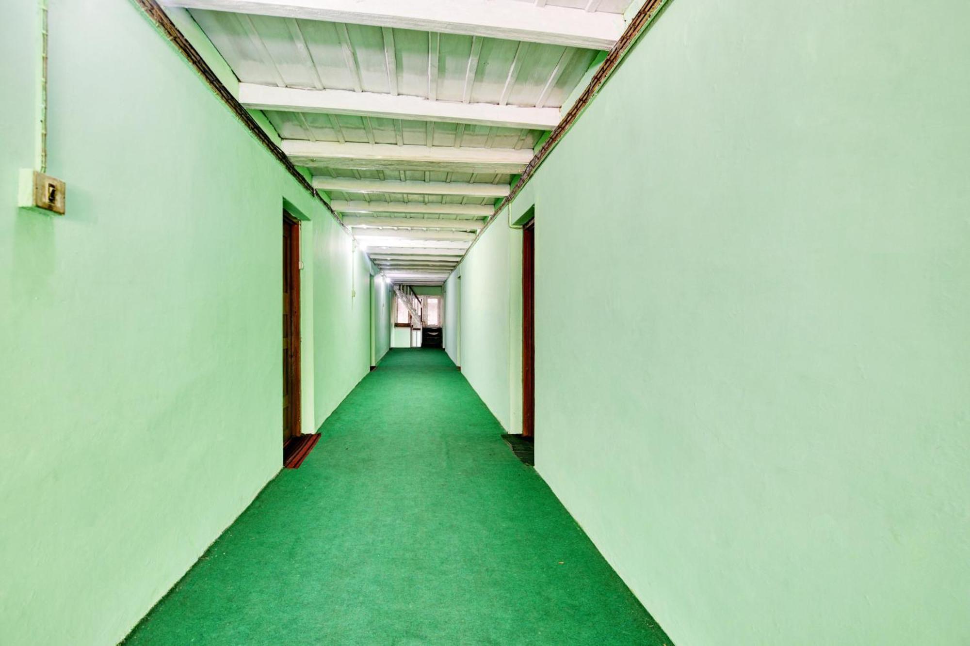 Hotel O Chaman Manāli Exteriör bild