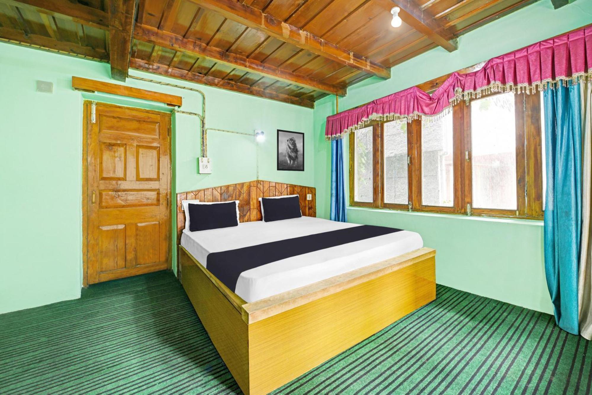 Hotel O Chaman Manāli Exteriör bild
