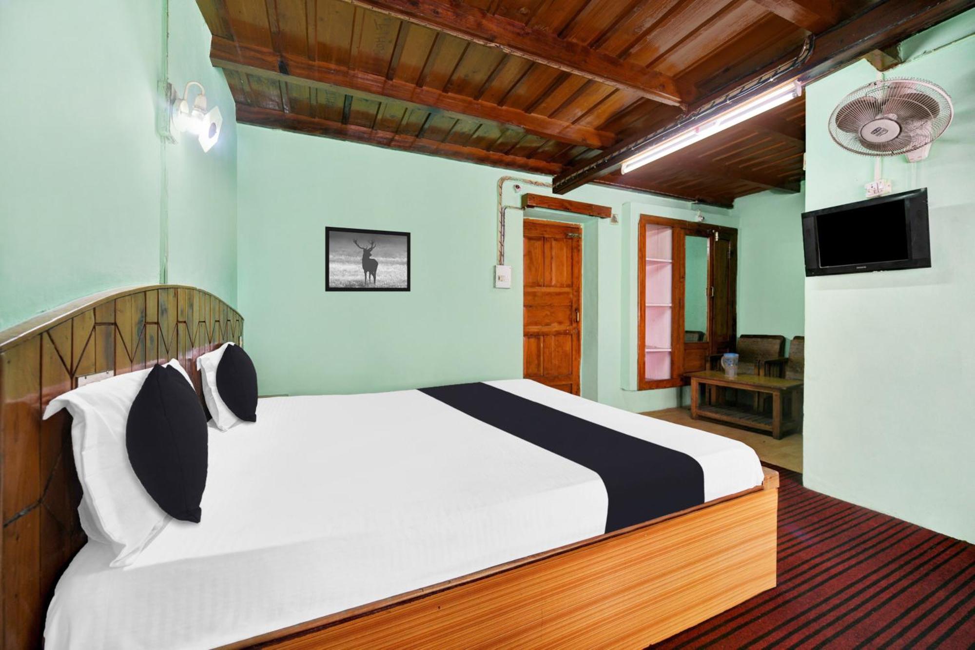 Hotel O Chaman Manāli Exteriör bild