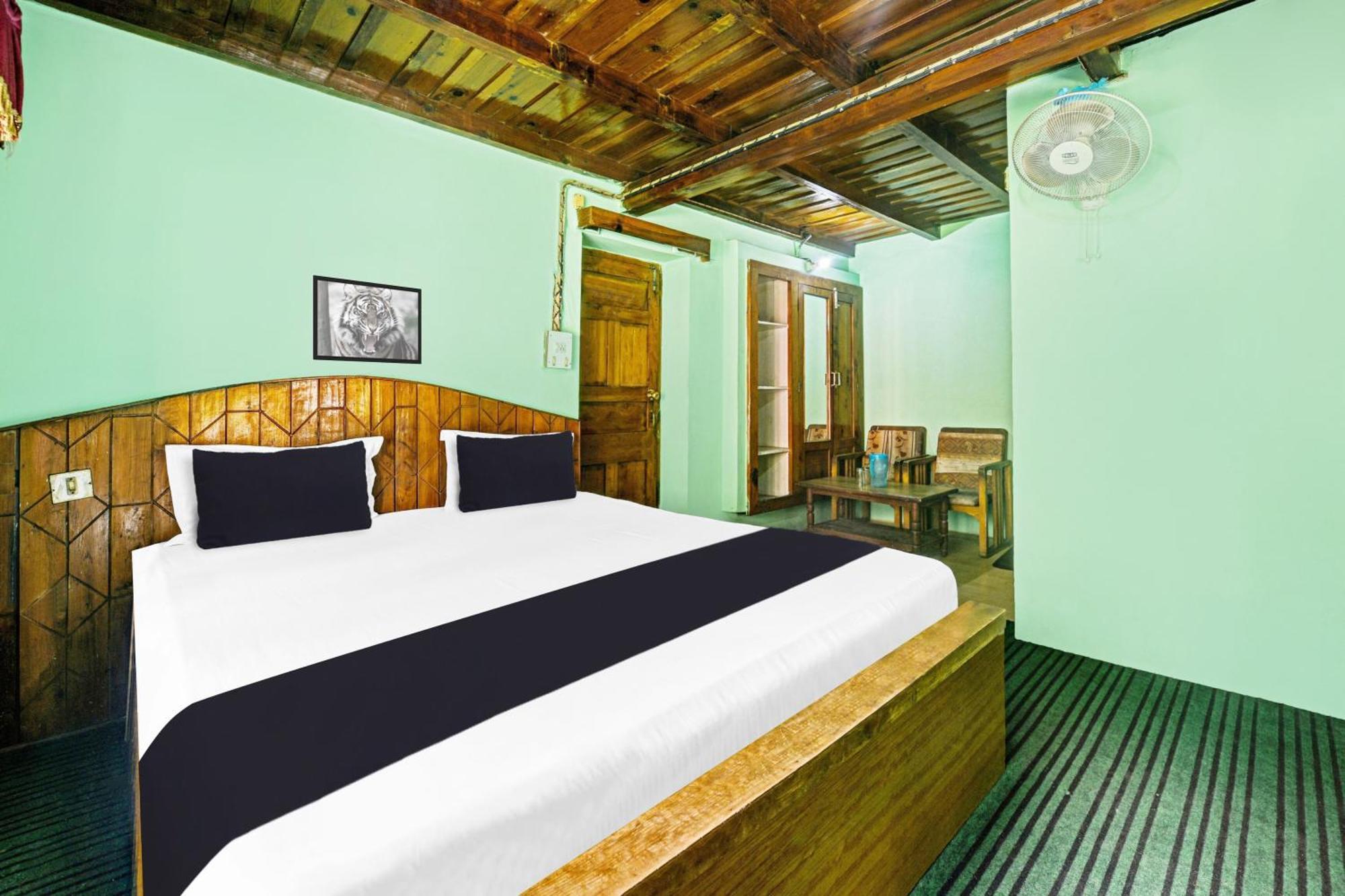 Hotel O Chaman Manāli Exteriör bild