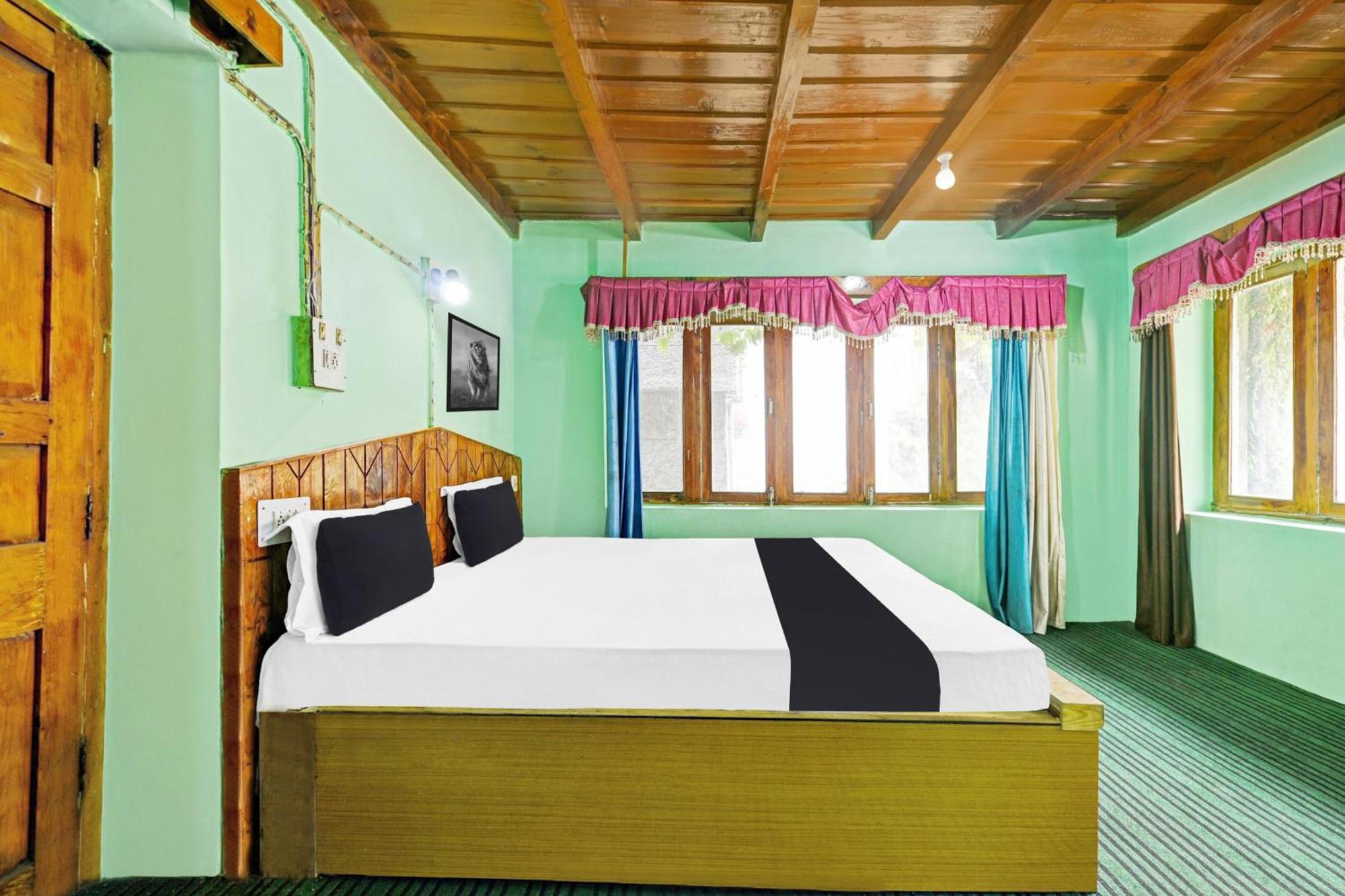 Hotel O Chaman Manāli Exteriör bild
