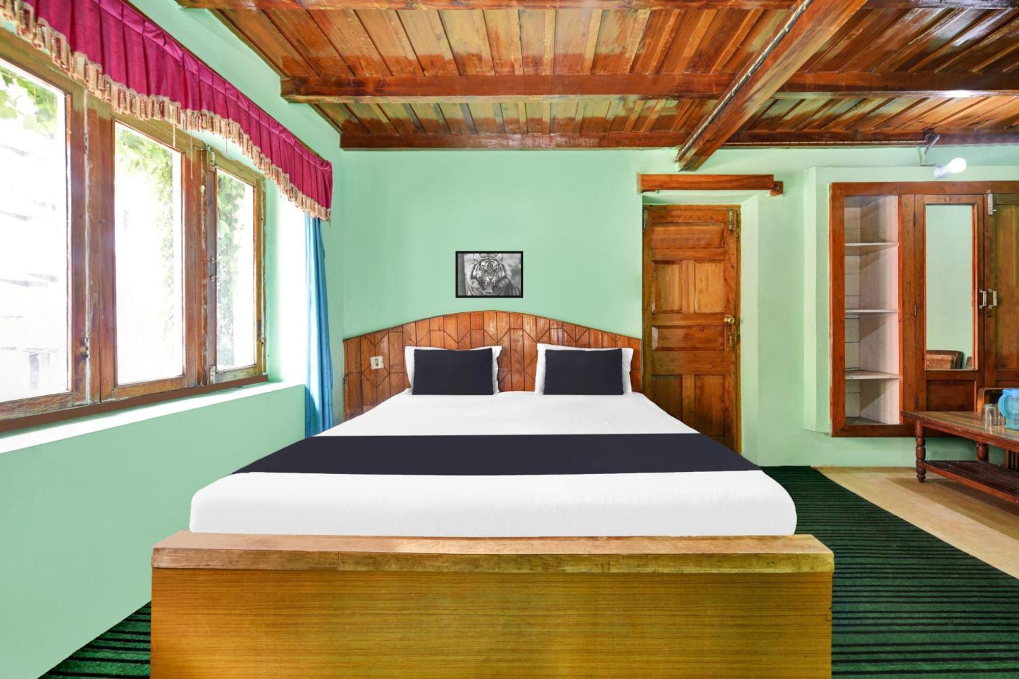 Hotel O Chaman Manāli Exteriör bild