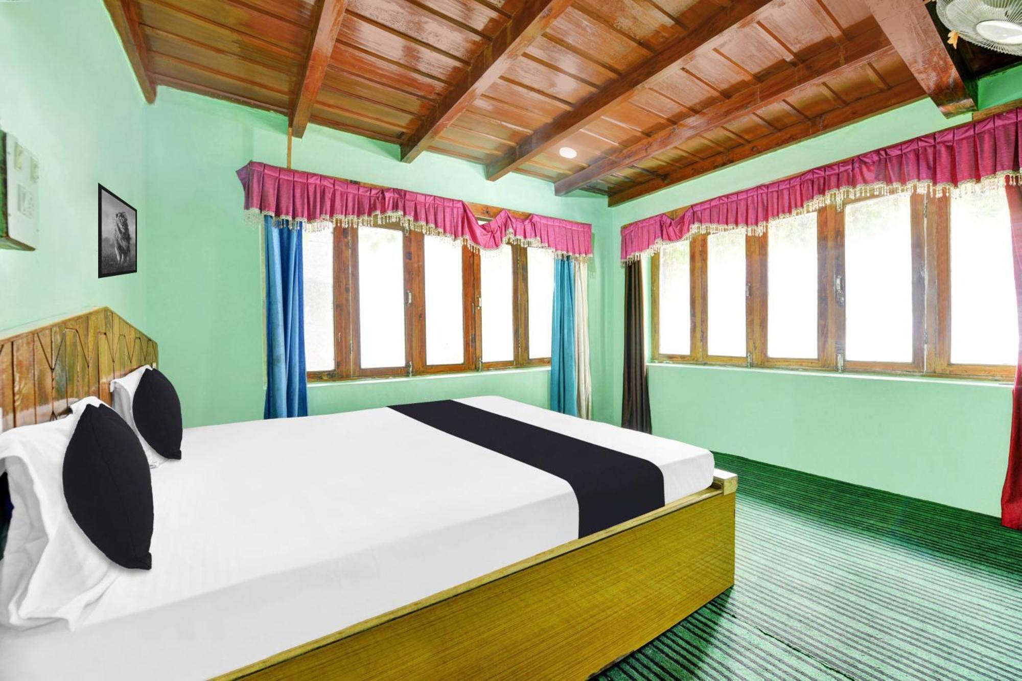Hotel O Chaman Manāli Exteriör bild