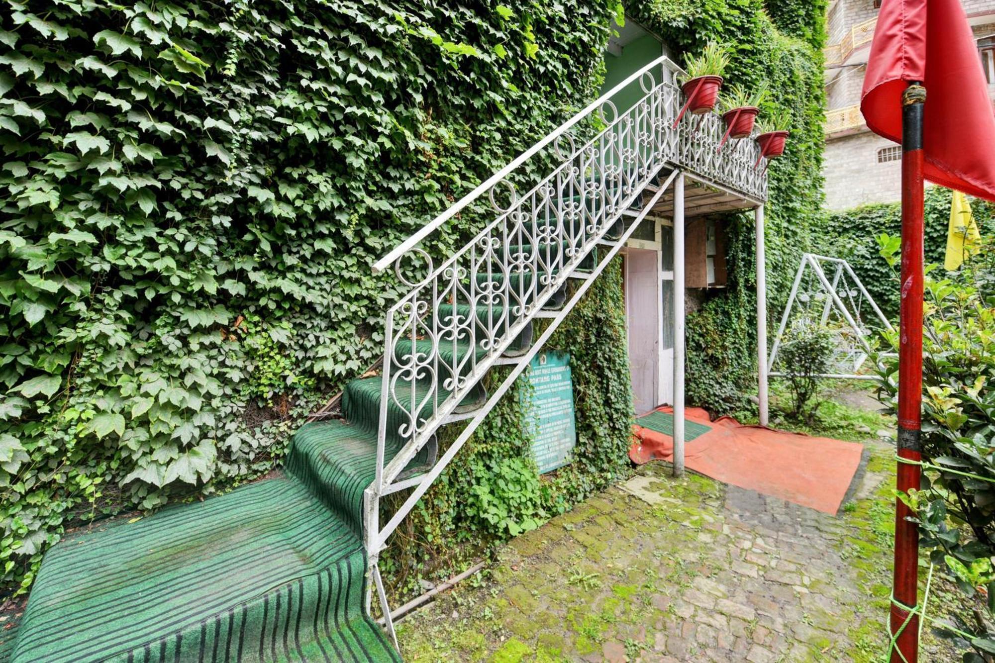Hotel O Chaman Manāli Exteriör bild