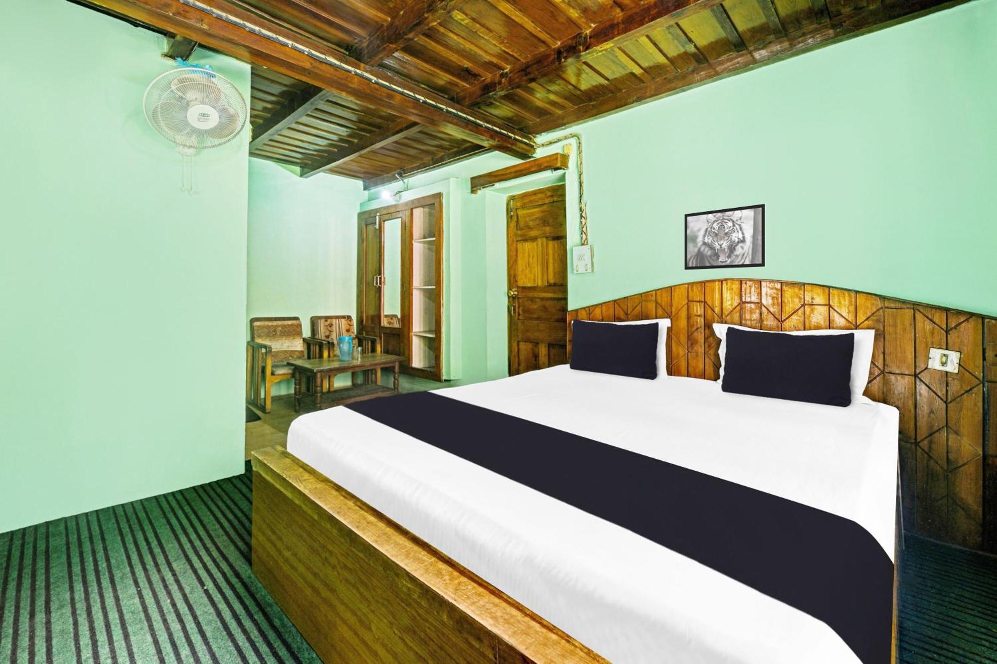Hotel O Chaman Manāli Exteriör bild